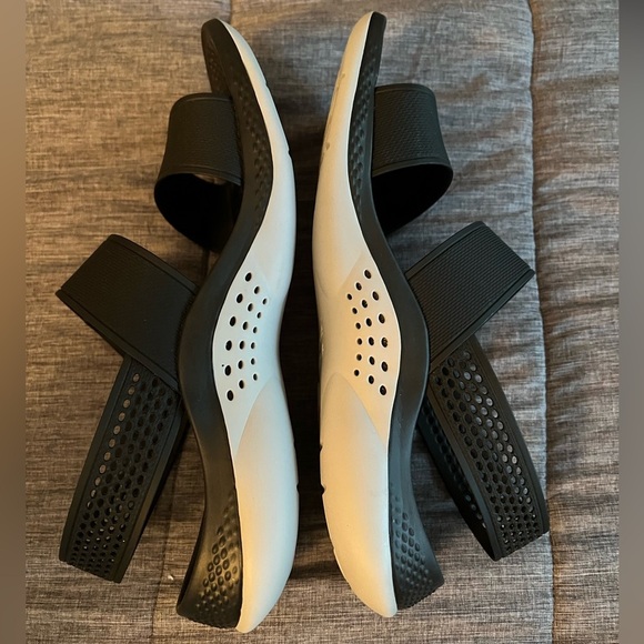 Crocs Literide 360 Black Sandals Womens 9 Strappy Comfort Lightweight Rubber - Picture 6 of 8